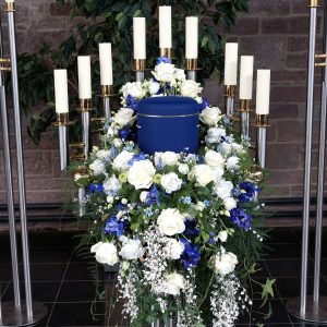 #2 Urnenkranz weiß-blau